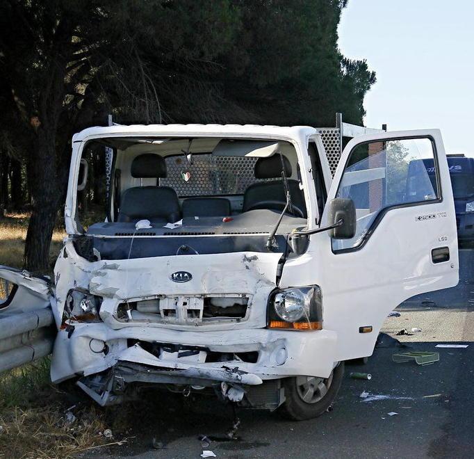 Resta gravissimo il 19enne investito sull’autostrada