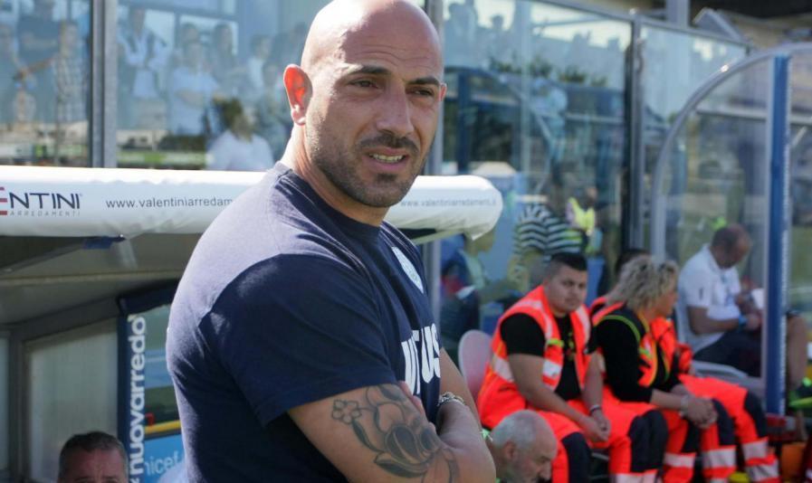Il Carpi deve salire in ritiro senza presentare Calabro
