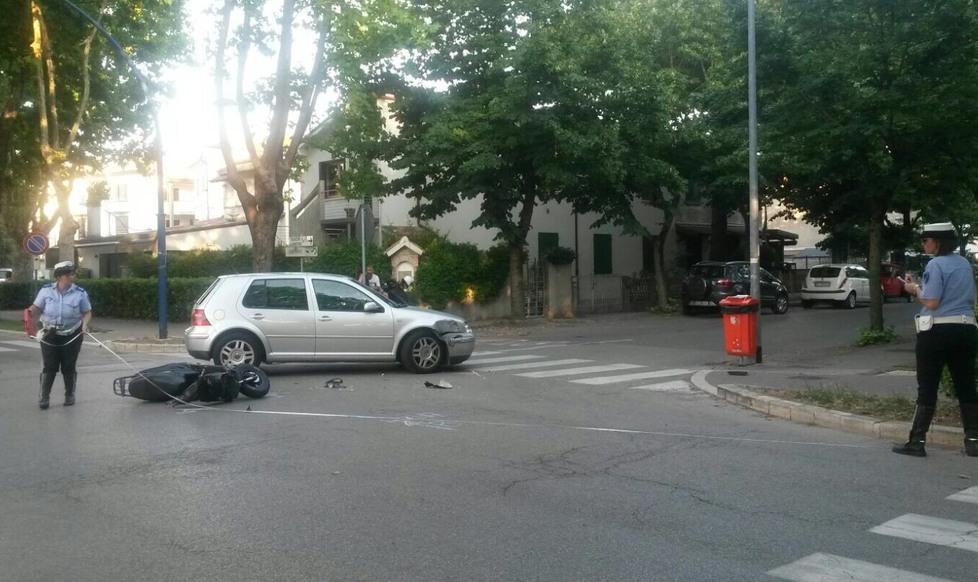 Frontale auto-scooter, ferito un 21enne
