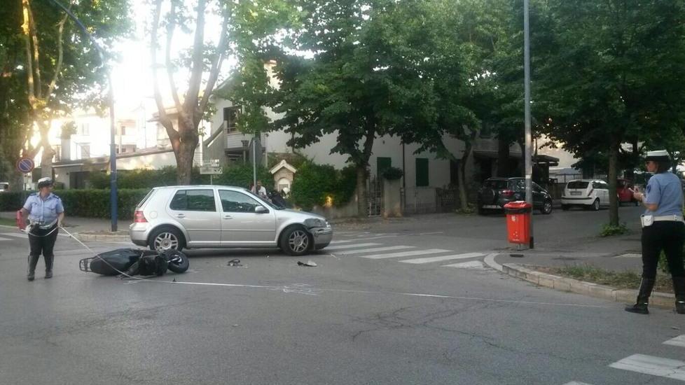 Frontale auto-scooter, ferito un 21enne