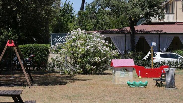 Ragazzini in vacanza si trasformano in vandali