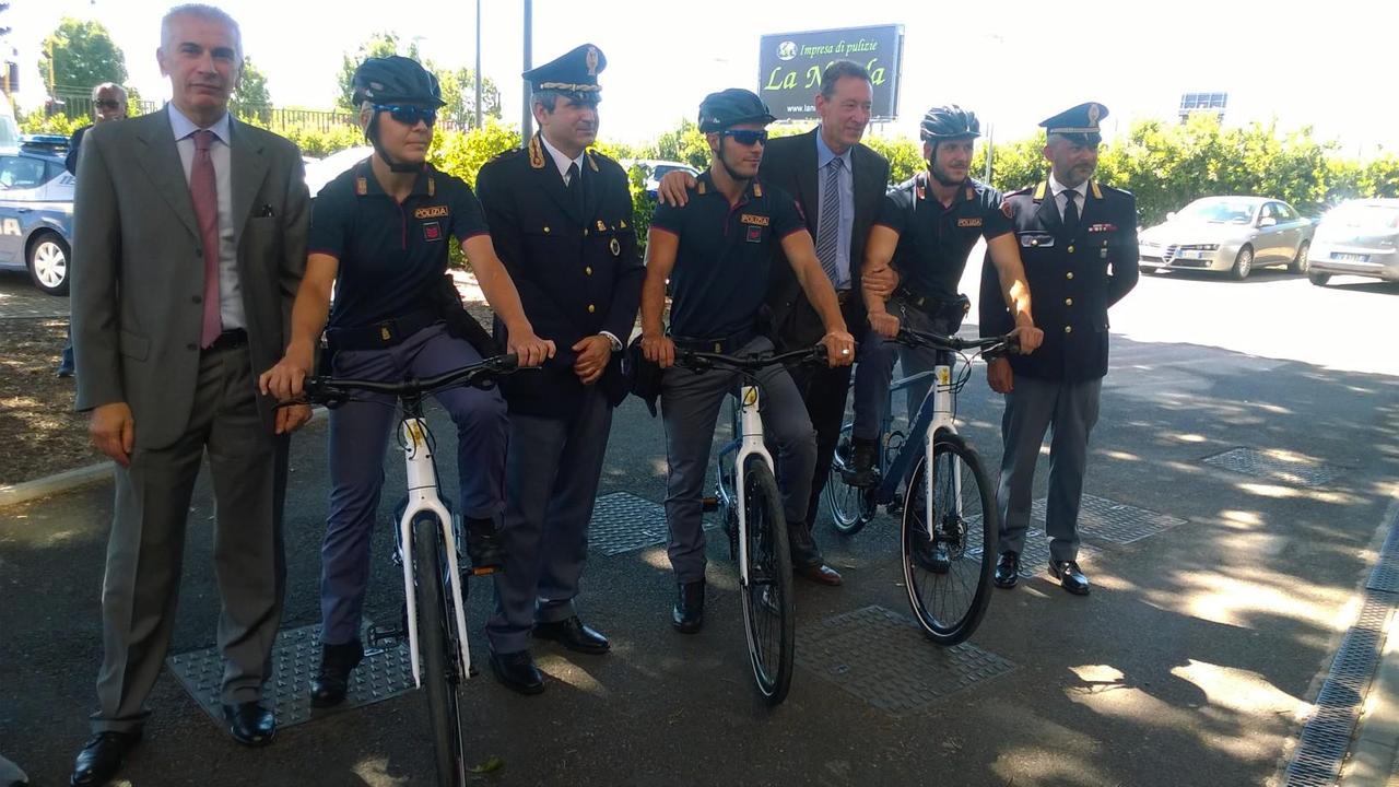 La presentazione del nuovo Nucleo Bicimontato della polizia di Prato