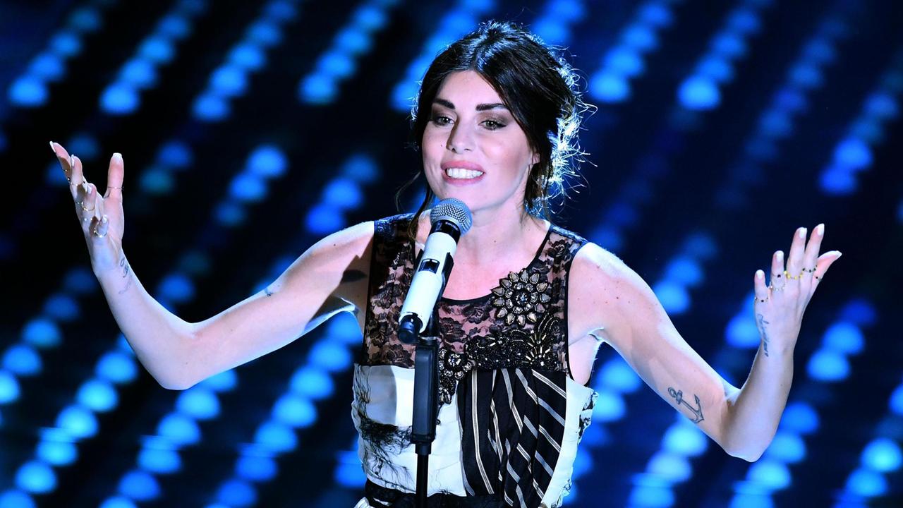 La cantante Bianca Atzei durante uno spettacolo