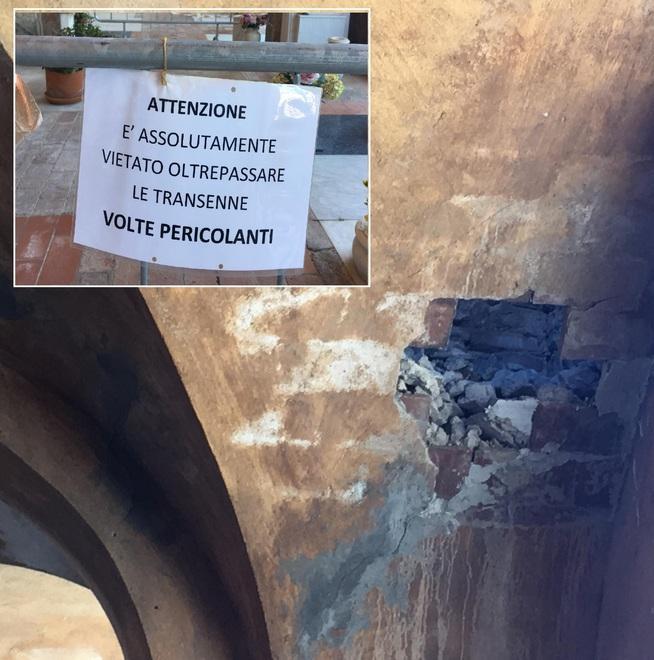 Il vecchio cimitero cade a pezzi 