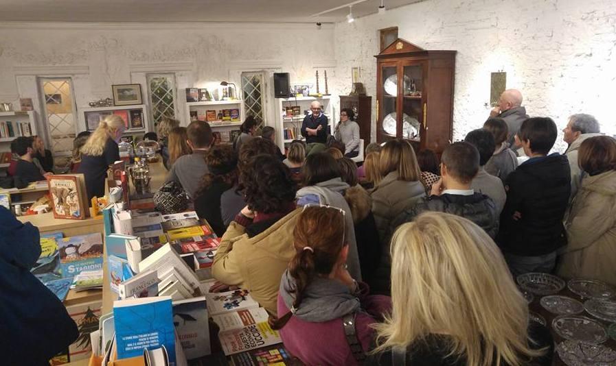 Non solo libri e antiquariato l’ex cinema apre alle mostre