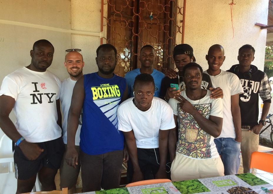 Giocano a calcio e sognano un lavoro 