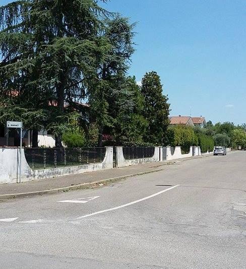 Si svegliano con i ladri in casa Caccia ai quattro della Bmw