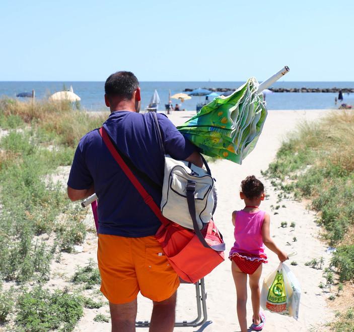 Spiagge libere sovraffollate «La sicurezza è a rischio» 