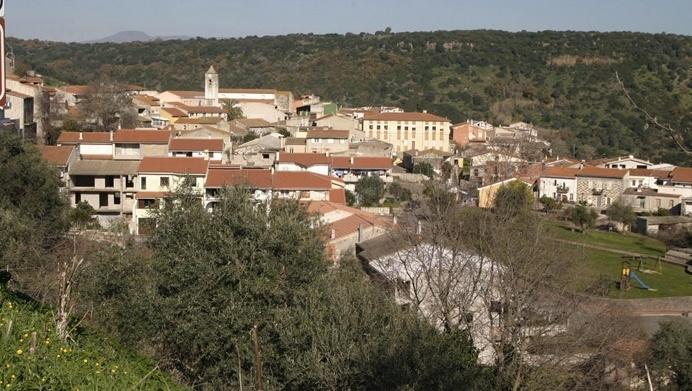 Il medico chiude l’ambulatorio e il sindaco lo accusa: «Scorretto» 