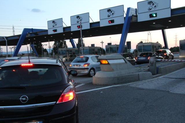 Il casello autostradale di Prato Est (foto d'archivio)