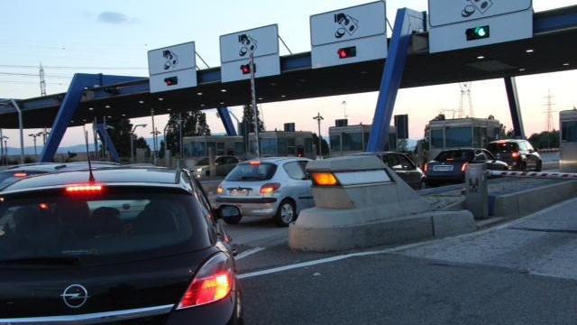 Il casello autostradale di Prato Est (foto d'archivio)