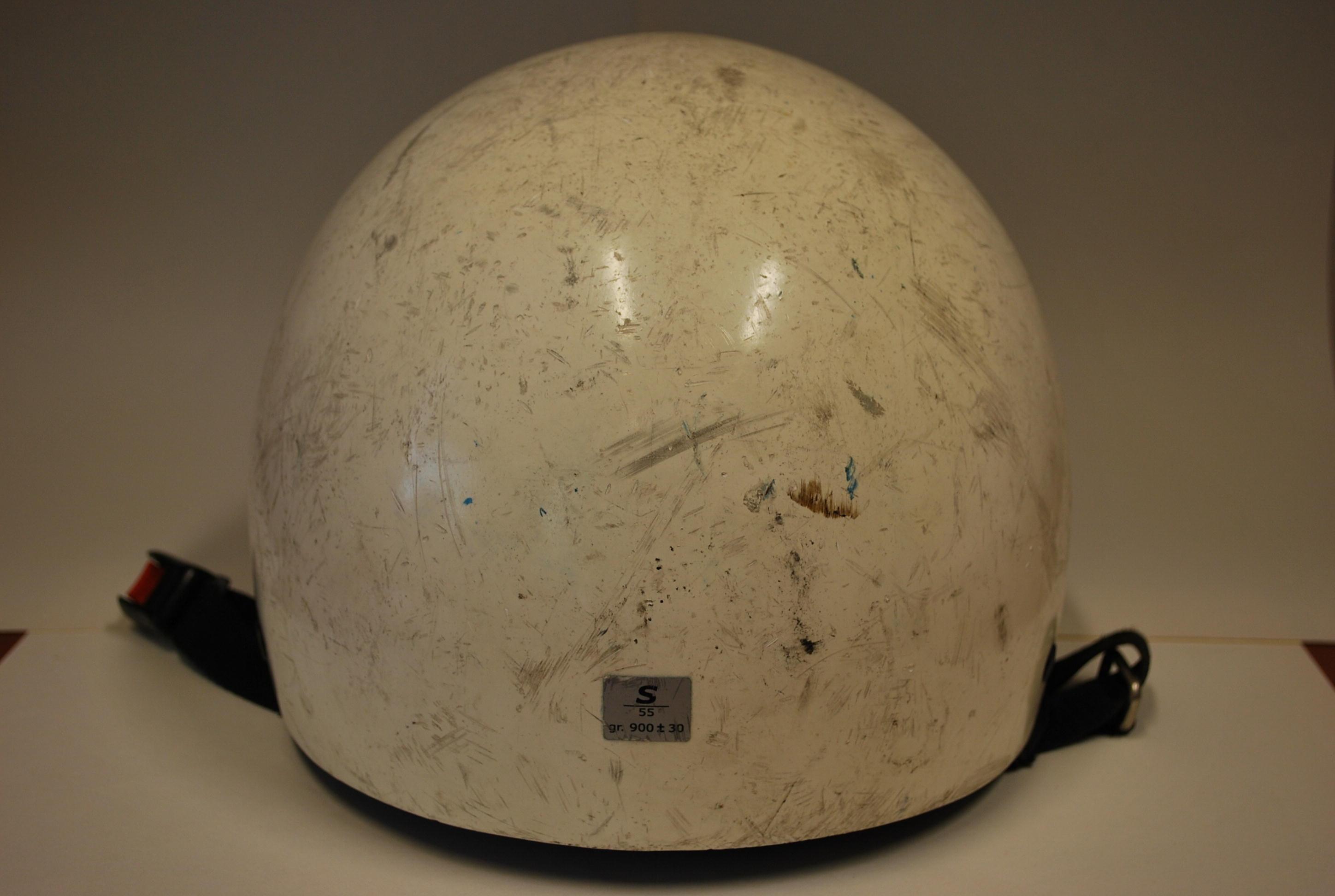 Un casco per andare in scooter (foto d'archivio)