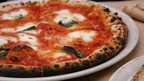 Una pizza margherita (foto d'archivio)