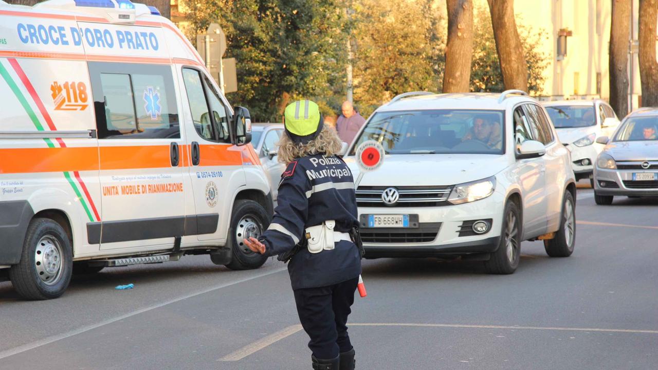 La Polizia municipale interviene su un incidente (foto d'archivio)