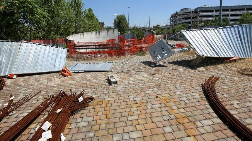 Modena, al sottopasso ex Benfra tutto fermo e abbandonato
