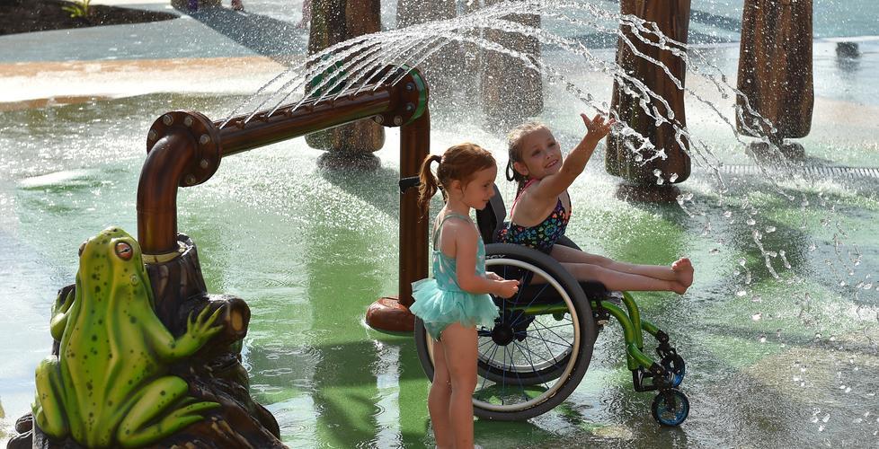 Inclusivo, contrario di esclusivo Dal verbo far cadere le barriere 