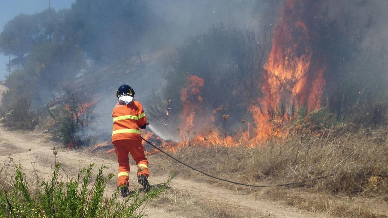 Pochi soldi per l’antincendio vigili del fuoco sul piede di guerra
