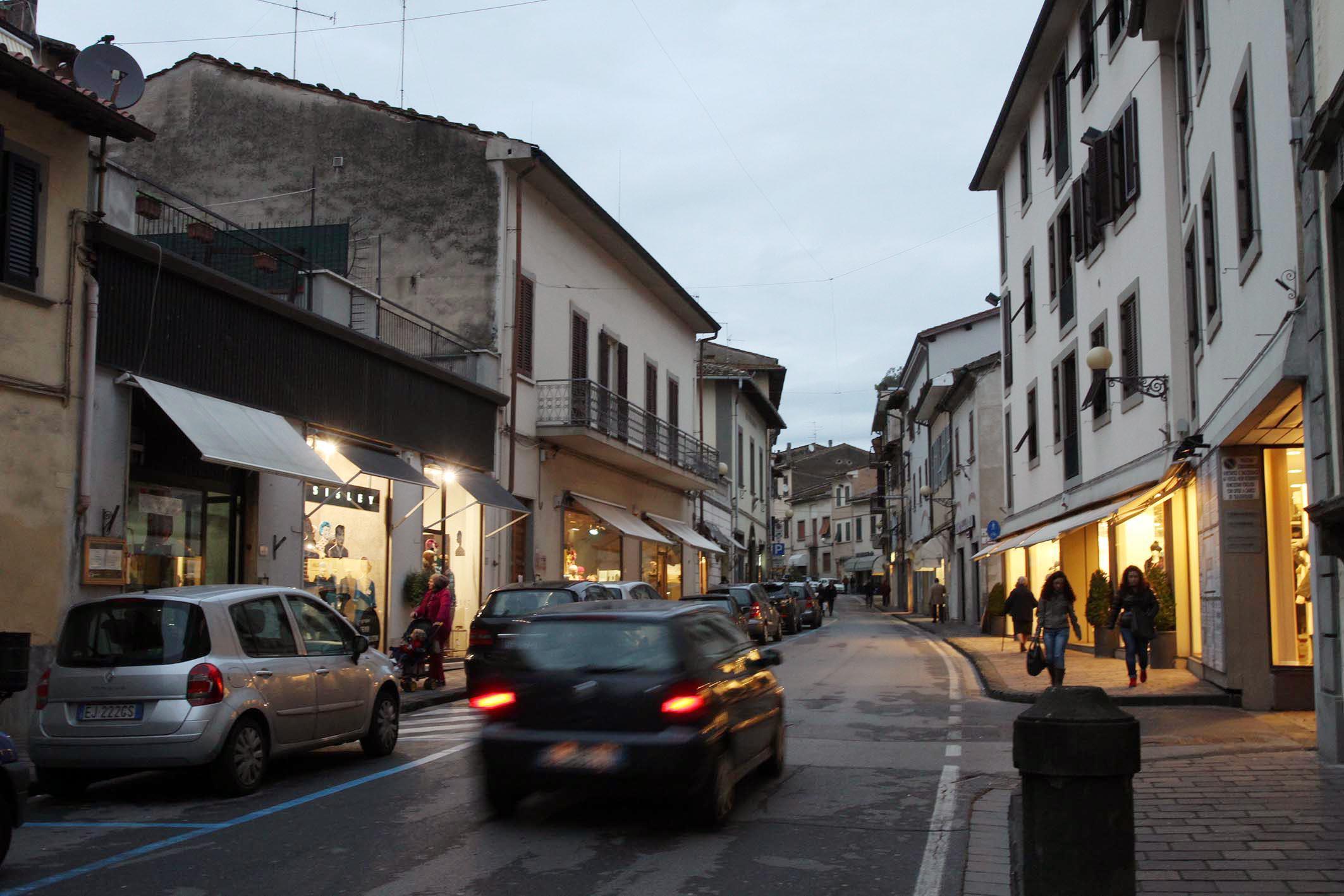 Un tratto di corso Matteotti in centro a Fucecchio (Foto agenzia Carlo Sestini)