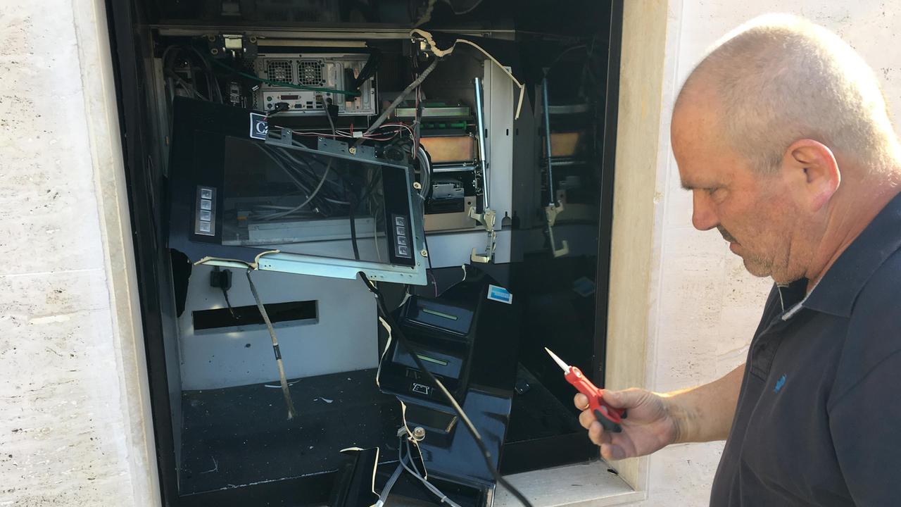 il bancomat fatto saltare