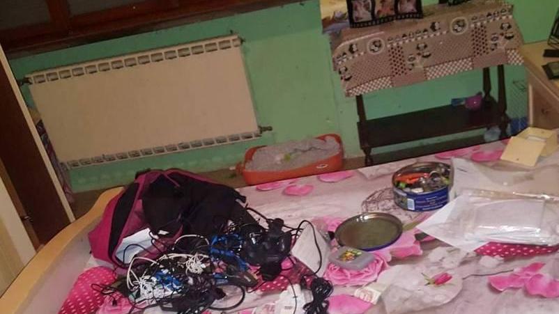 Le portano via la cassaforte: "Riportate solo il cellulare di mio padre, è morto"