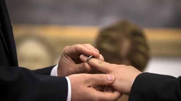 Modena, vince contro lo Stato: terrà il doppio cognome