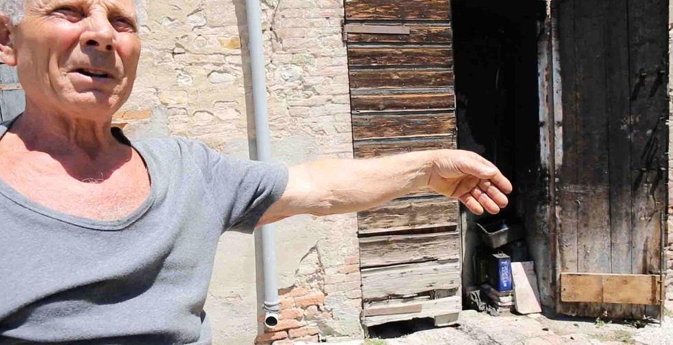 Incendio in un casolare Intossicata una 76enne 
