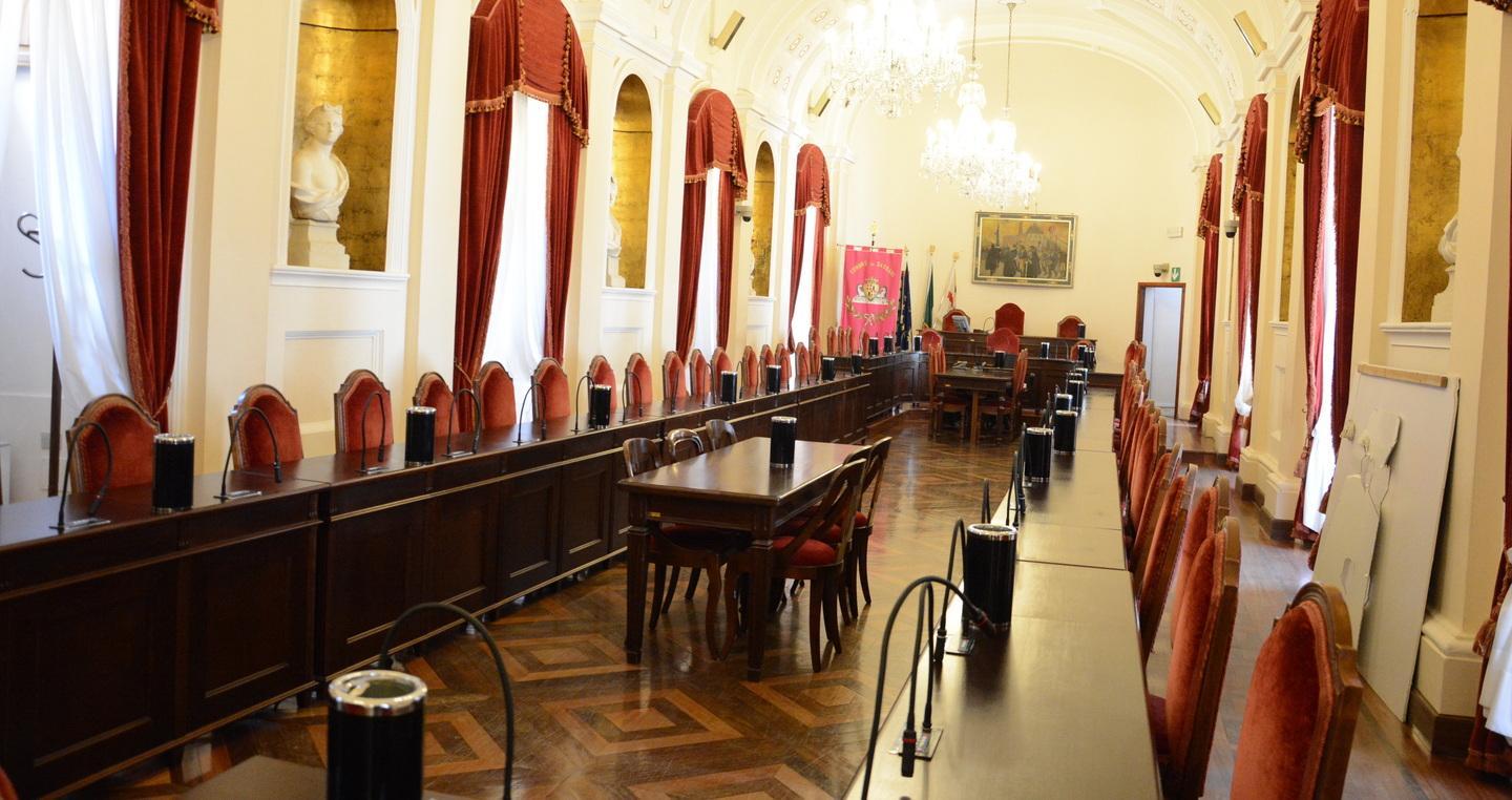 Crisi, via libera al documento della pace 