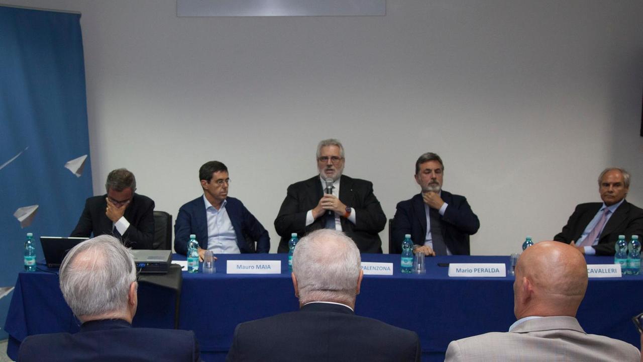 «Aeroporti, fare sistema per rilanciare l’isola»