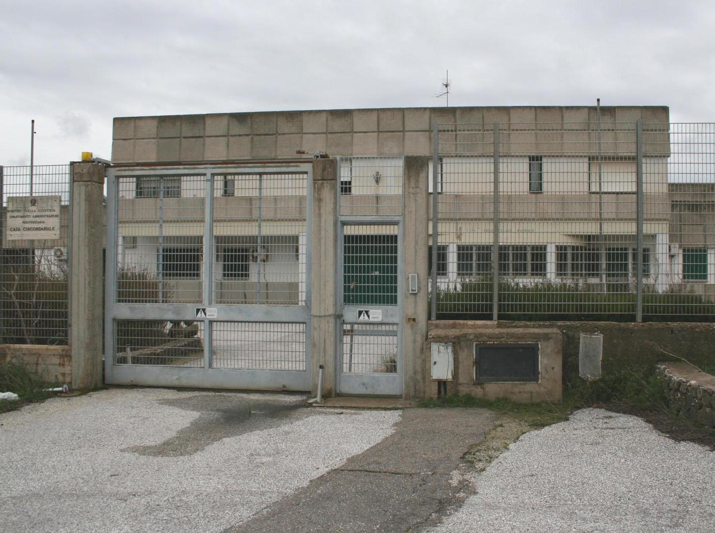 Migranti, ancora polemiche sul carcere 