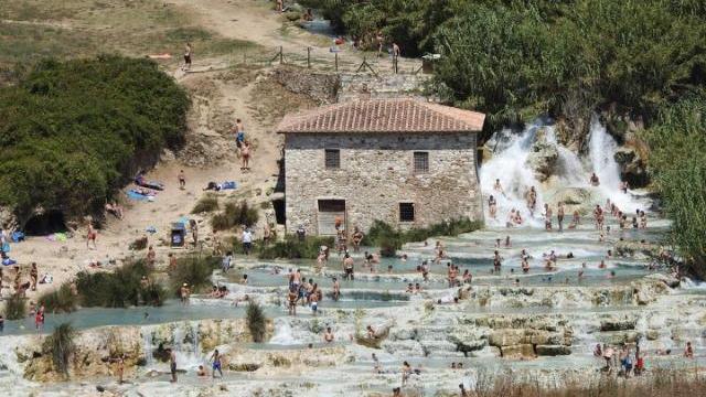 Le cascatelle di Saturnia (foto d'archivio)