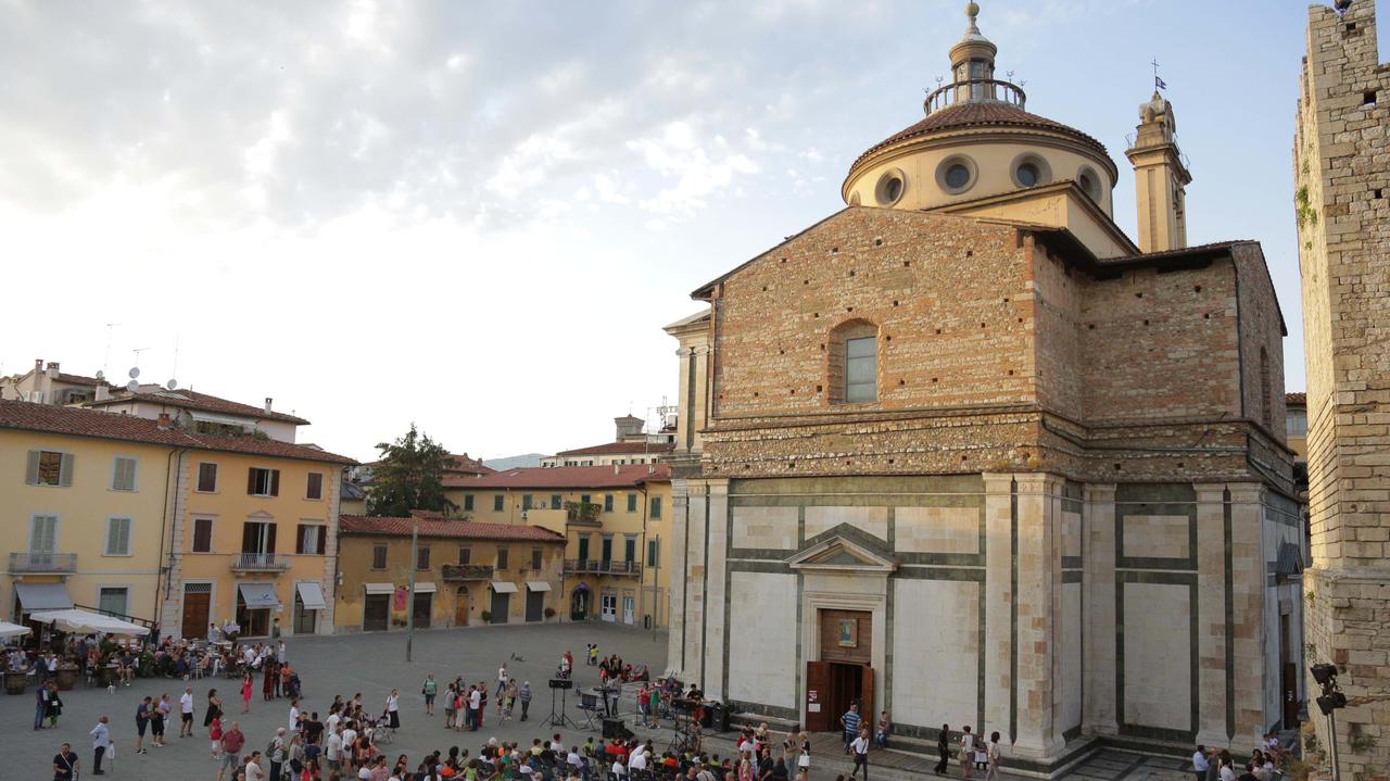 Piazza delle Carceri dove si è tenuto l'incontro col cardinale albanese Simoni