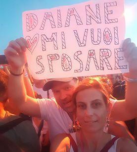 La chiede in sposa nel Pit 2