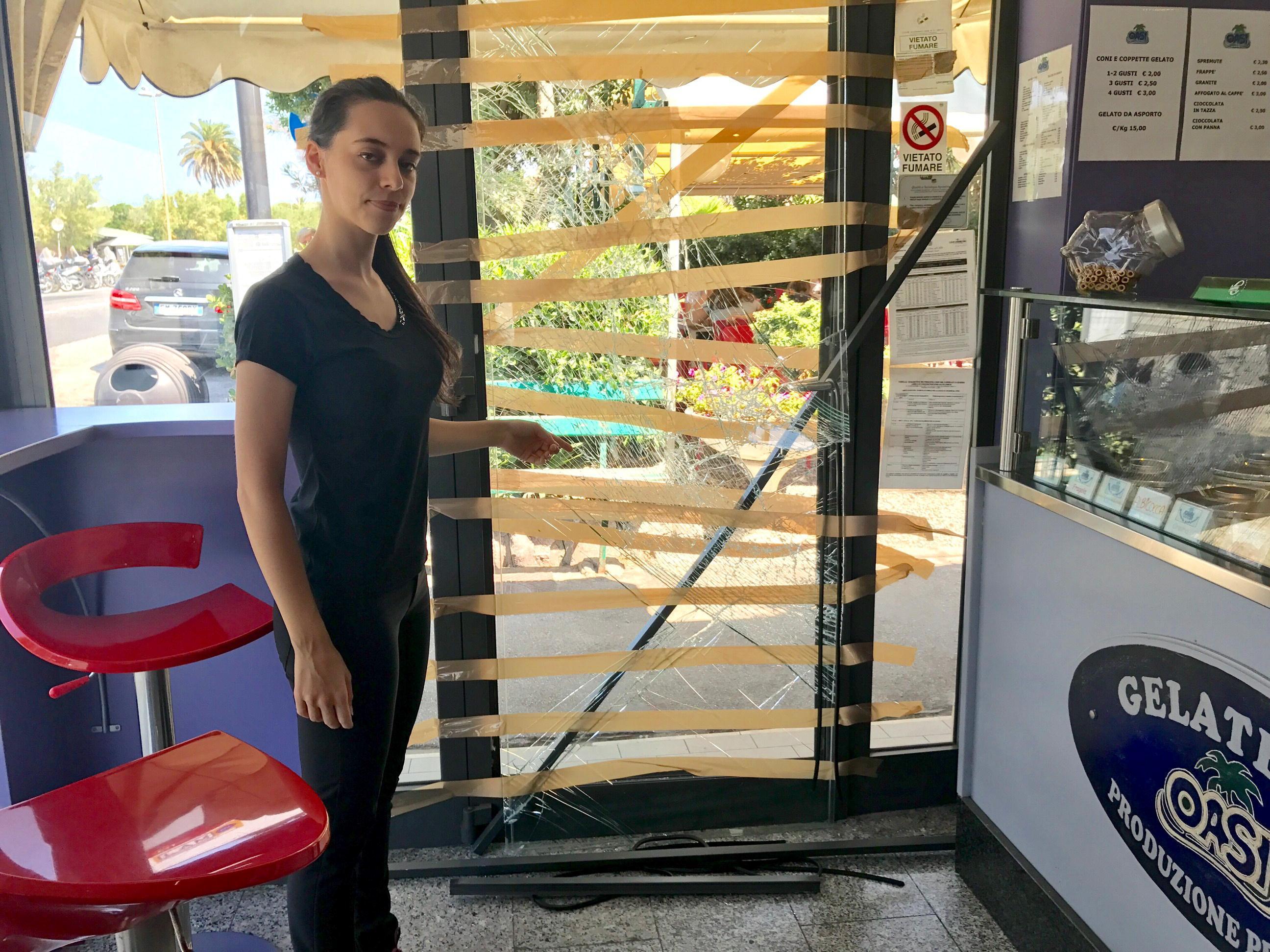 Tentativo di furto al bar Oasi: scatta l'allarme e i ladri scappano via