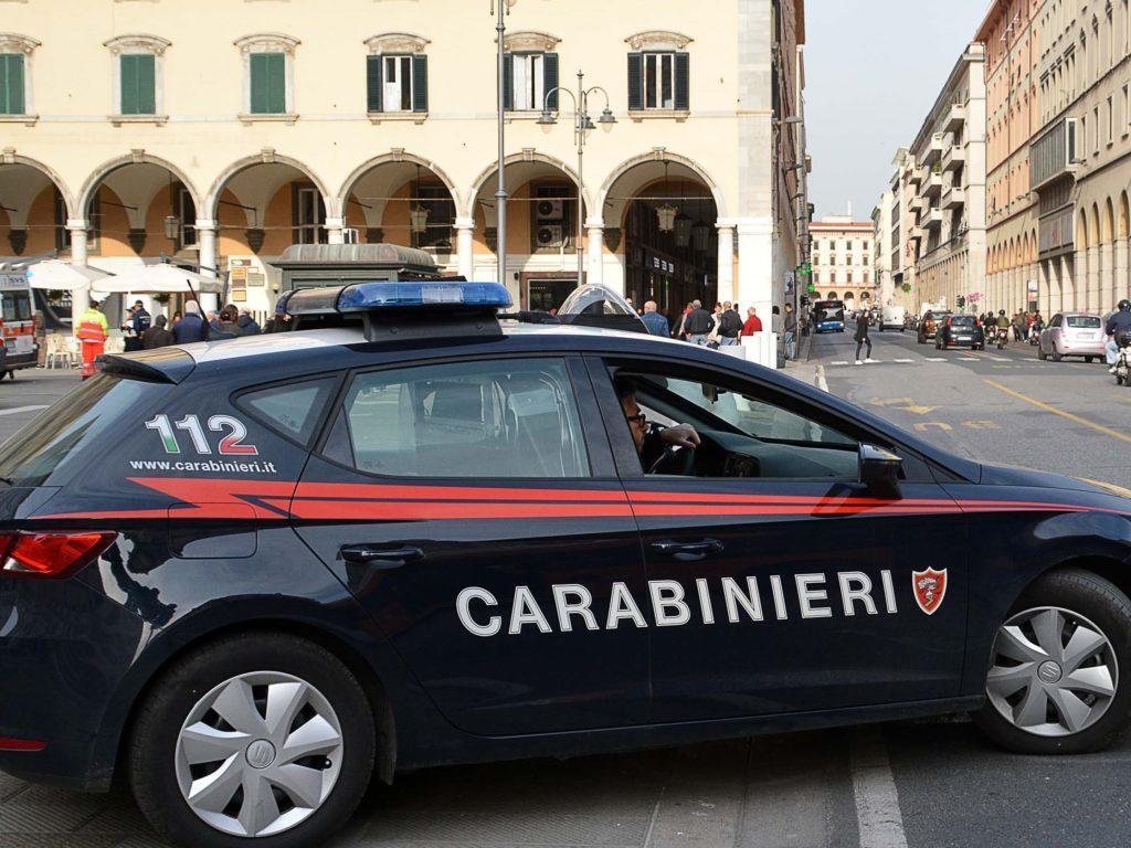 Minaccia il suicidio e scappa col figlio di 3 anni
