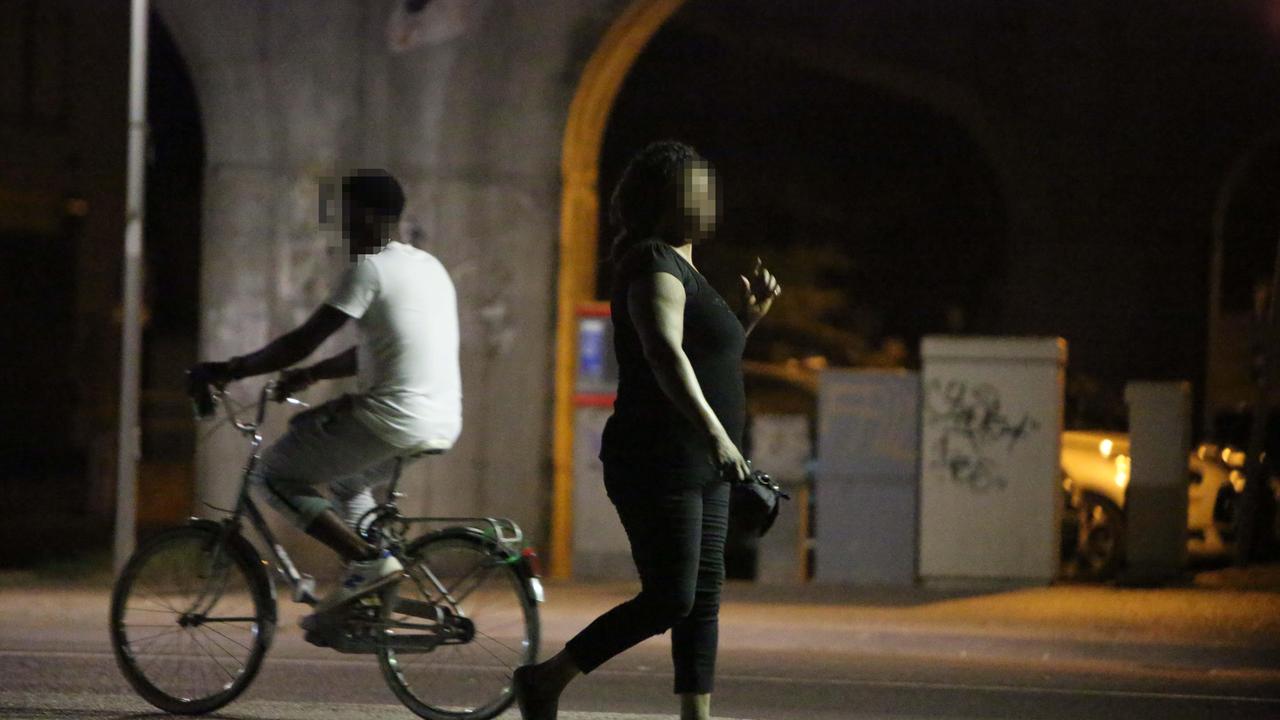 Reggio Emilia, via Turri nelle mani del racket africano