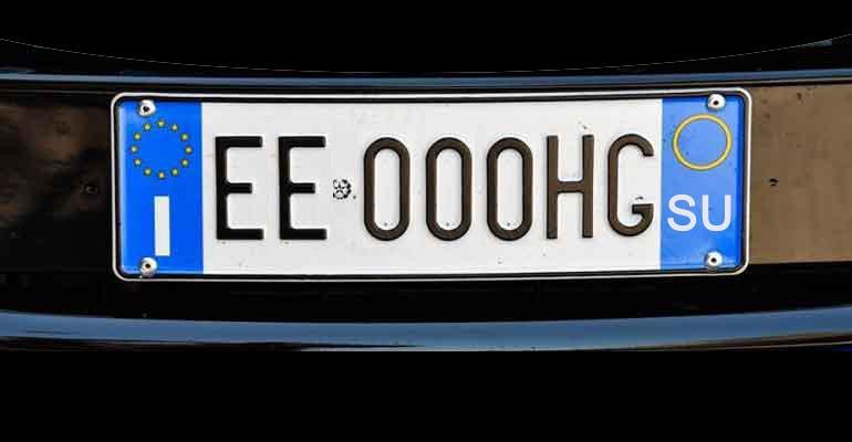 Ecco come potrebbe apparire la nuova targa SU