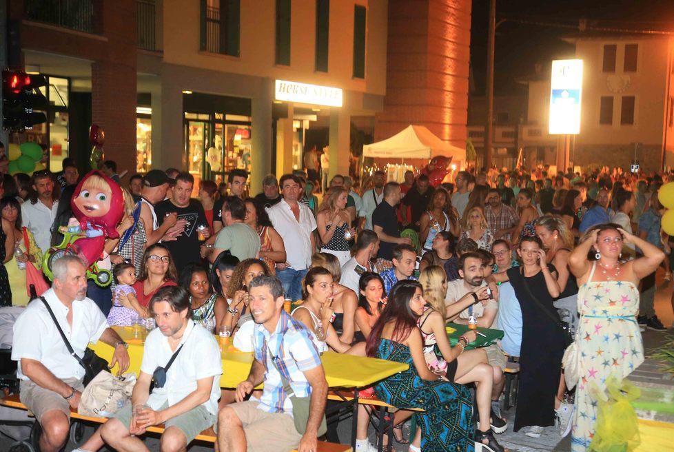 Migliaia di persone  alla Notte Liffa  in centro a Bibbiano  