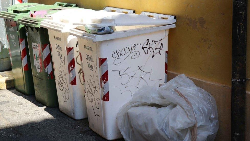 Rifiuti, i reggiani temono le multe «Un vero incubo»