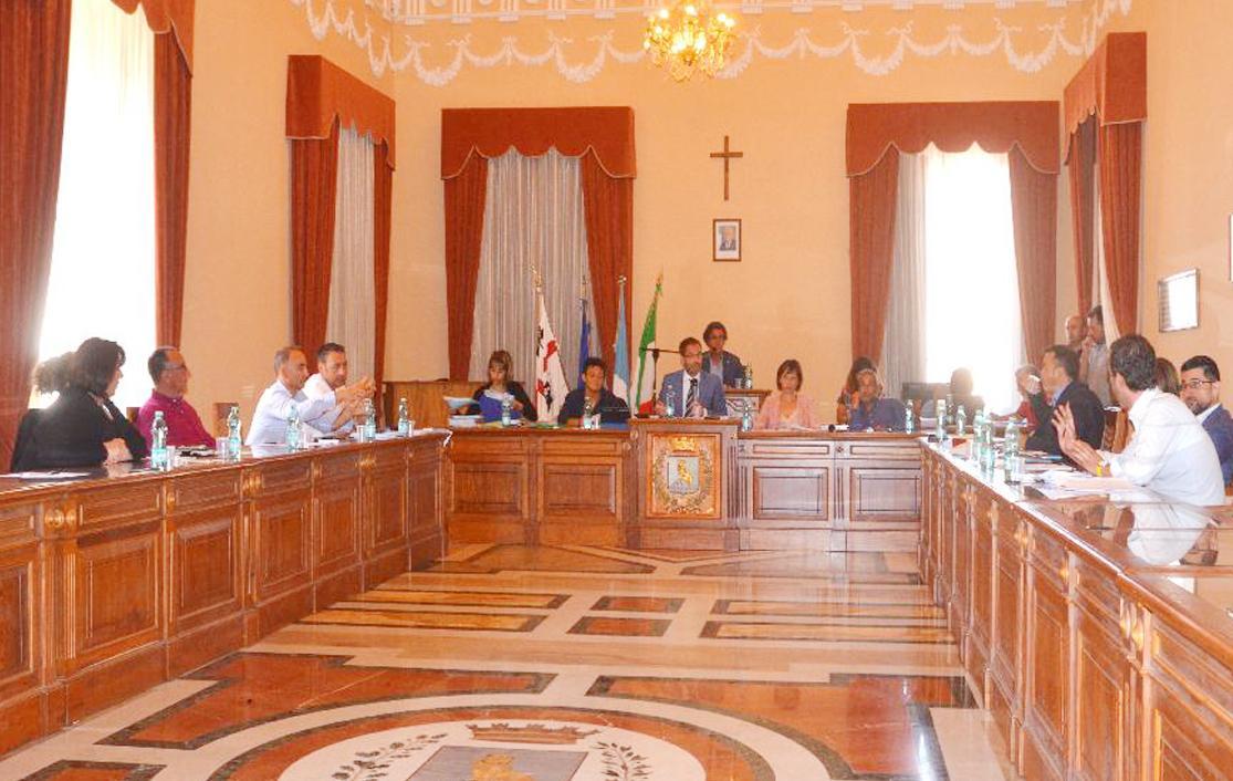 Tollis abbandona il Consiglio,  aria di crisi nel gruppo Montella