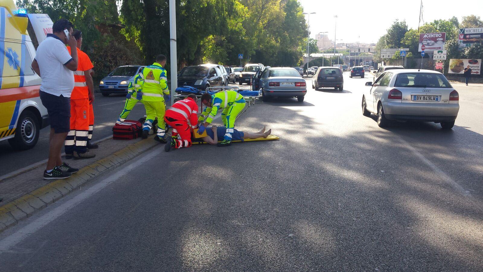I soccorsi della donna investita in via Predda Niedda