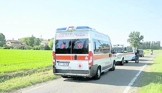 Reggio Emilia, sviene per il caldo e dalla bici finisce in canale
