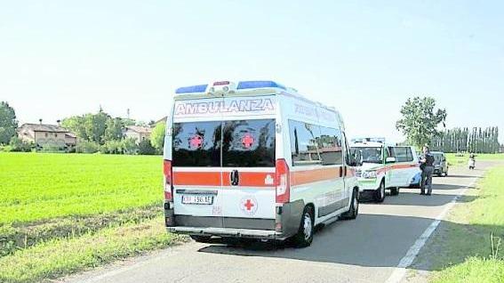 Reggio Emilia, sviene per il caldo e dalla bici finisce in canale