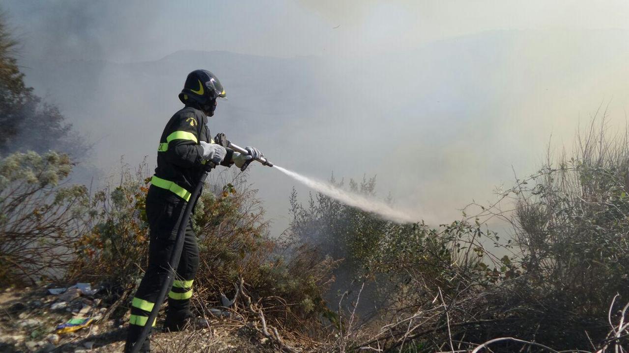 Allarme incendi: la Sardegna è sotto attacco
