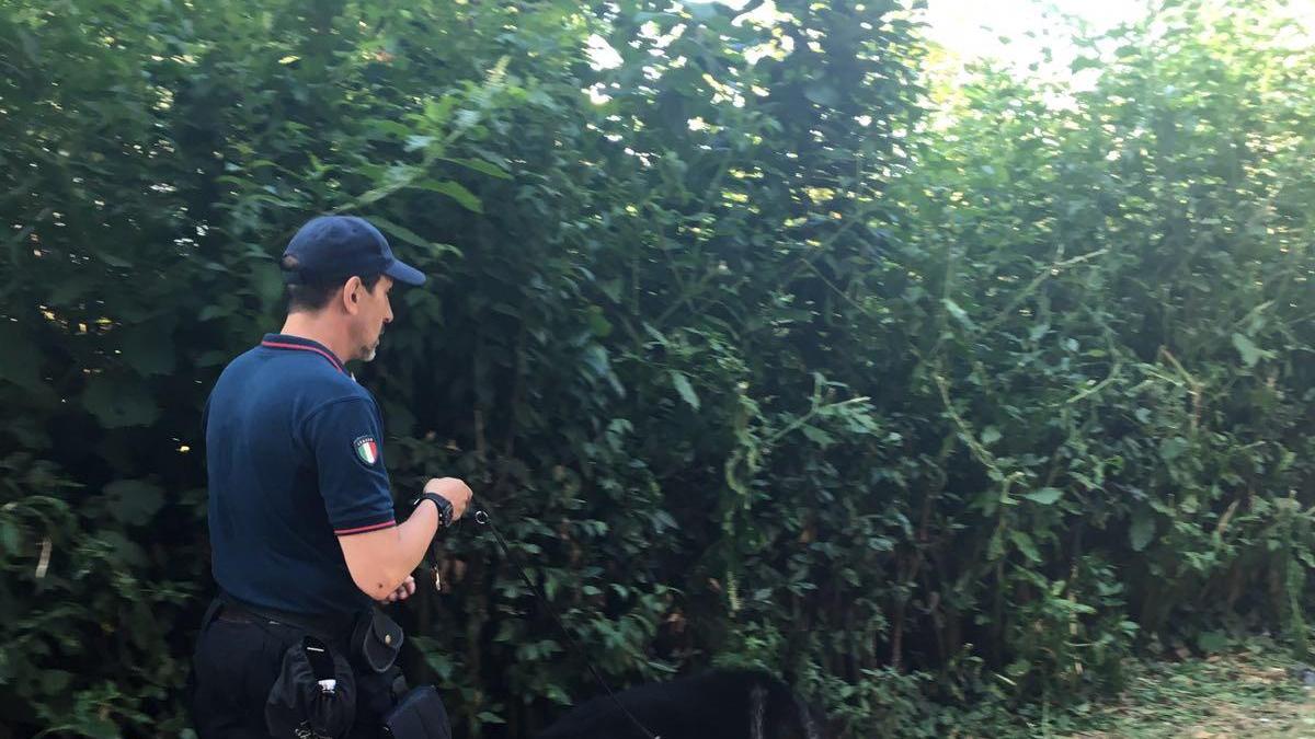 Batman in azione nel parco di viale Buozzi