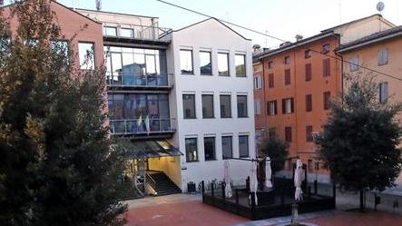 Per tre anni resterà in casa dalle 20 alle 7