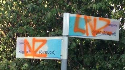 Vandali scatenati di notte al parco della Resistenza