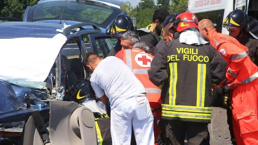 Guidava contromano, morto l’85enne