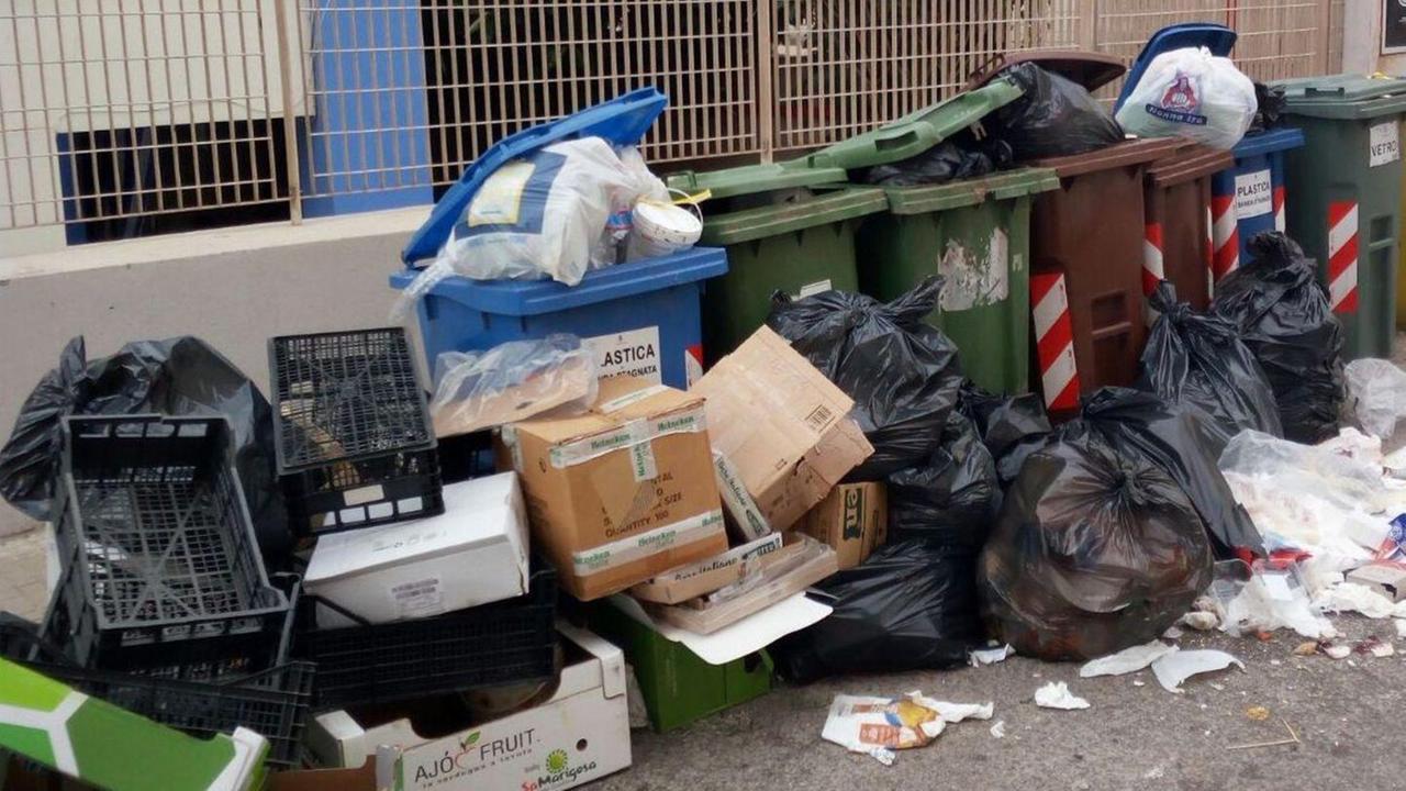 Mini discariche sparse in città