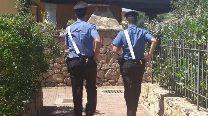 Furti nel villaggio delle vacanze barman denunciato 