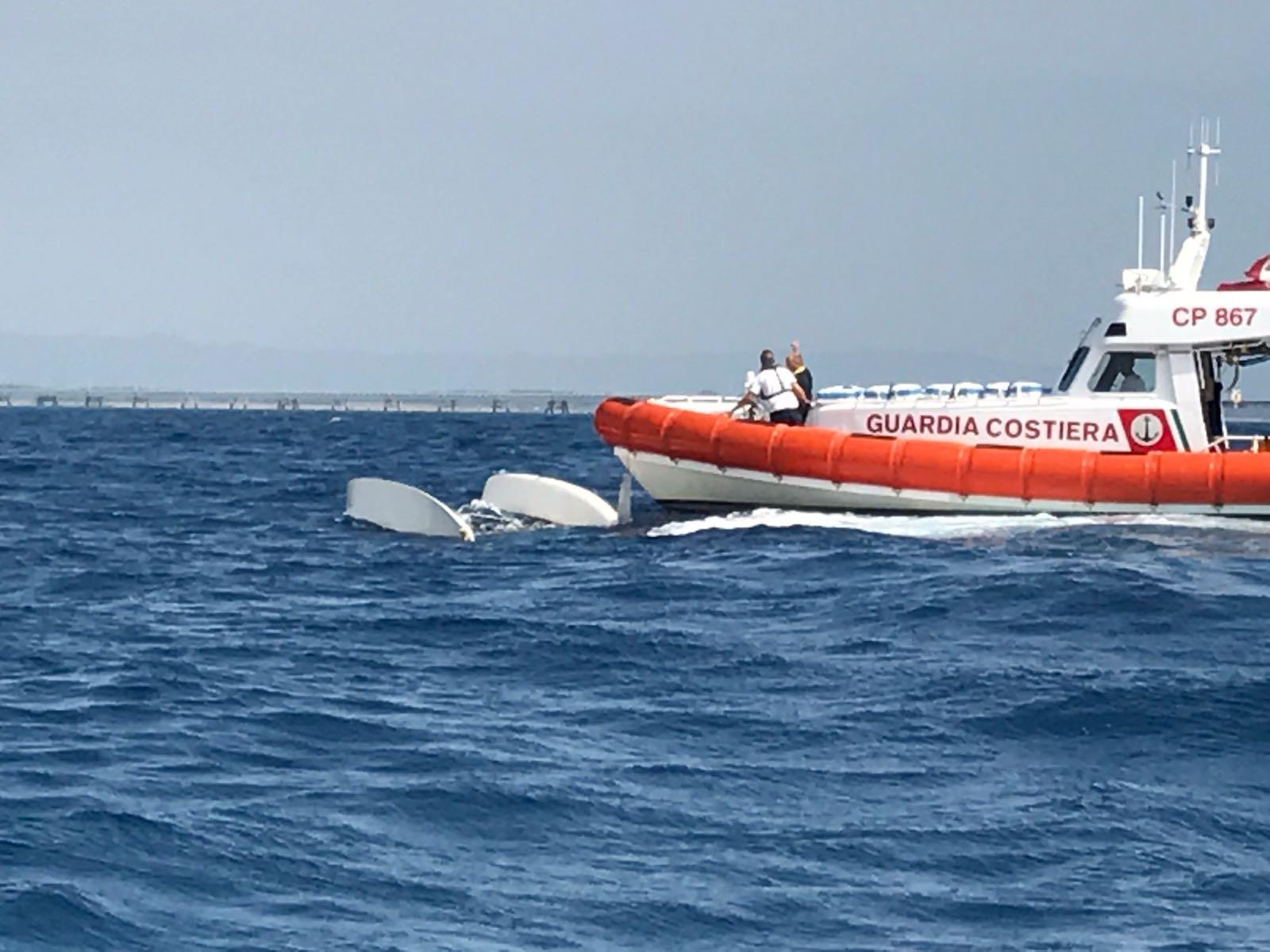 L'intervento della Guardia Costiera sul catamarano